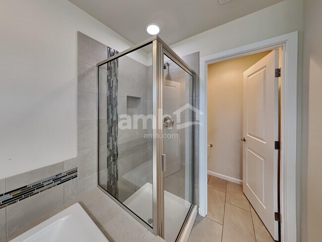 Building Photo - 2783 Moore St