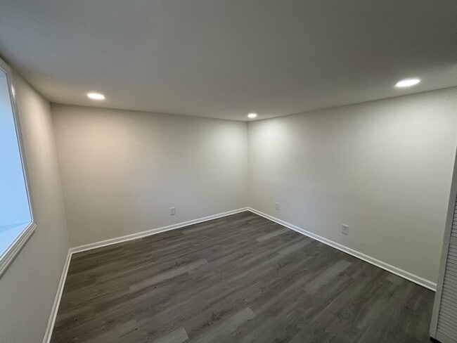 Building Photo - 395 Porter St