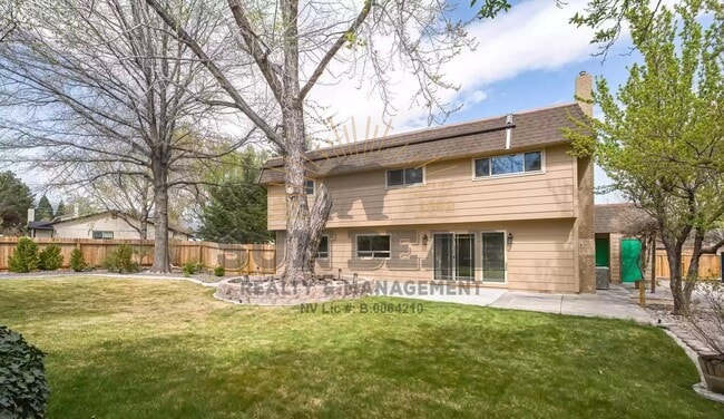 Building Photo - 4 Bedroom in Reno!!!  Great Location!