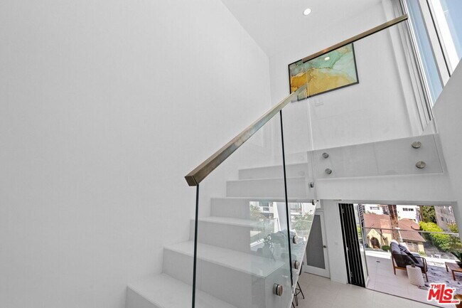 Building Photo - 621 Kings Rd