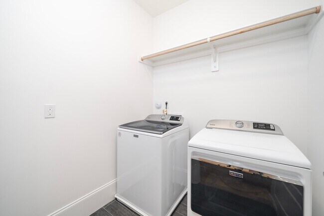 Building Photo - 3807 Burt Dr