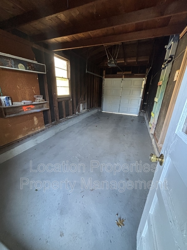 Building Photo - 2127 Mitchell St