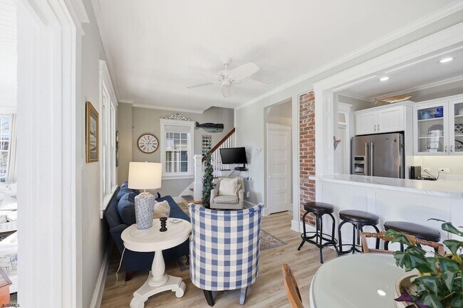 Building Photo - 115 N Sumner Ave