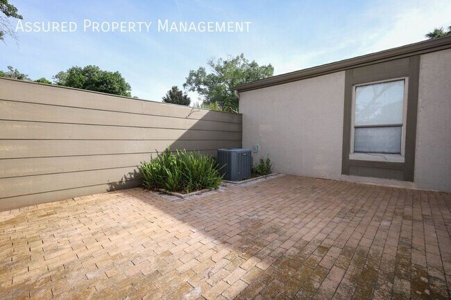 Building Photo - 301 Dryberry Way