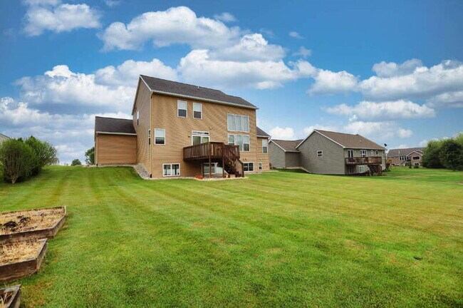 Building Photo - 8965 Plantation Dr SW