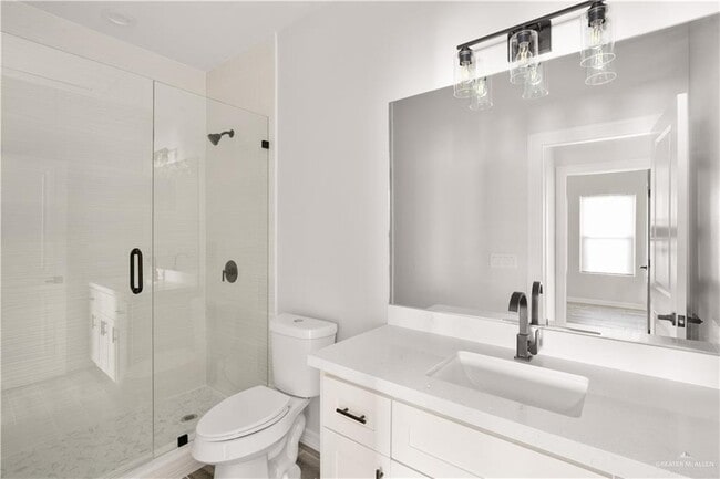 Building Photo - 18 N Onyx Ave