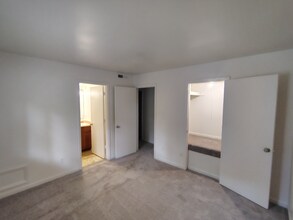 Building Photo - 600 Reusens Rd