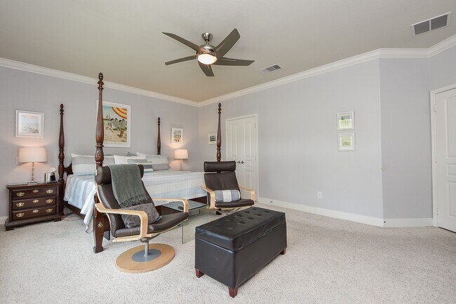 Building Photo - 1111 Majestic Oak