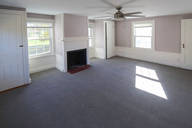 Building Photo - Beautiful 3-Bedroom Colonial on 1.3 Acres ...