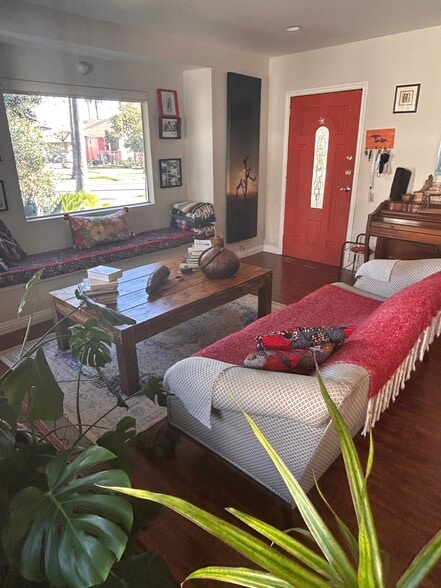 Building Photo - 4717 S Van Ness Ave