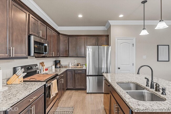 Building Photo - Legacy Pointe