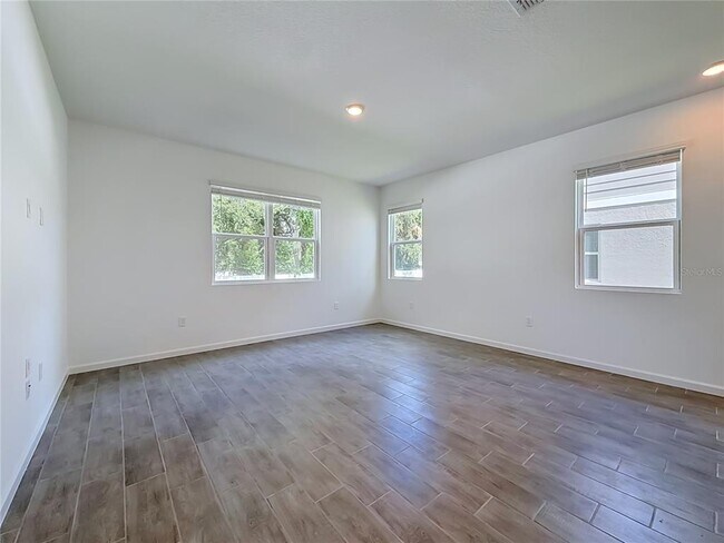 Building Photo - 770 Lake Dell Ave