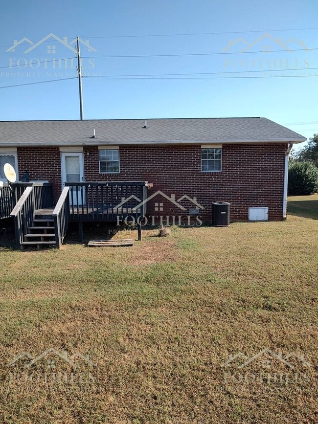 Building Photo - 105 Teakwood Dr