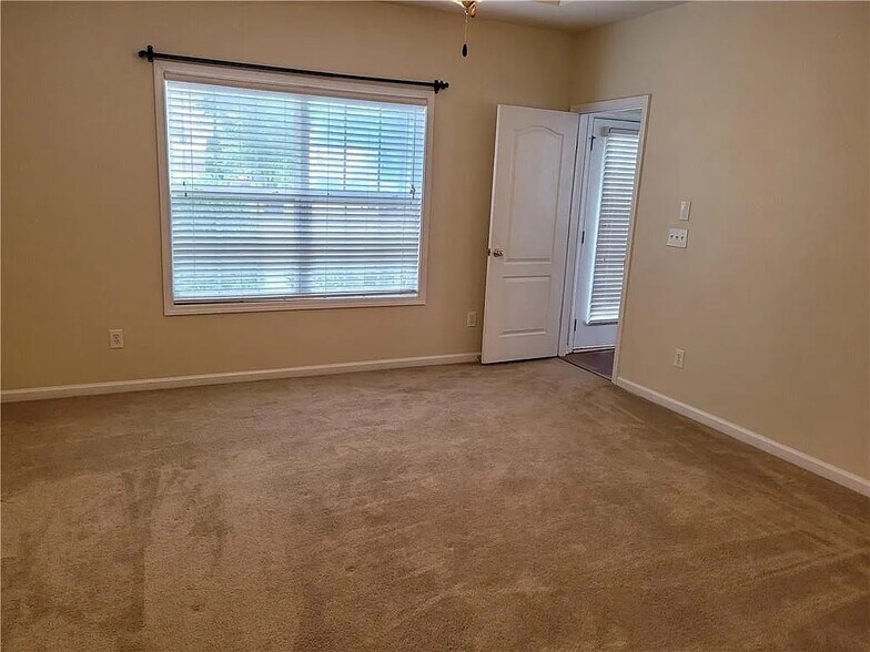 Building Photo - 2425 Clock Face Ct