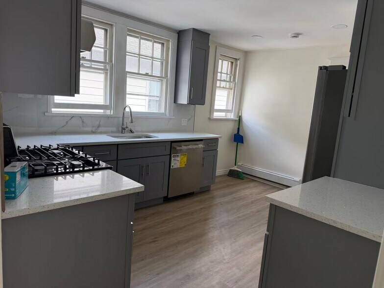Building Photo - 22B Forest Ave