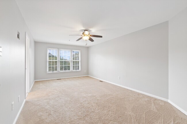 Building Photo - 9401 Rosmarin Way