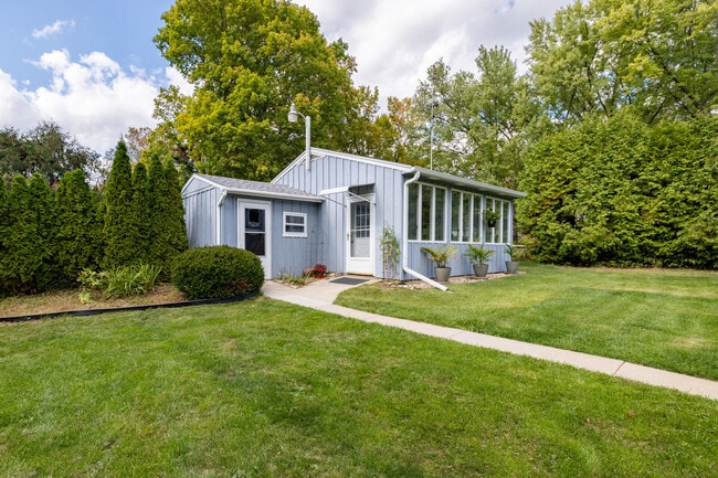 Building Photo - 4705 Highland Park Dr