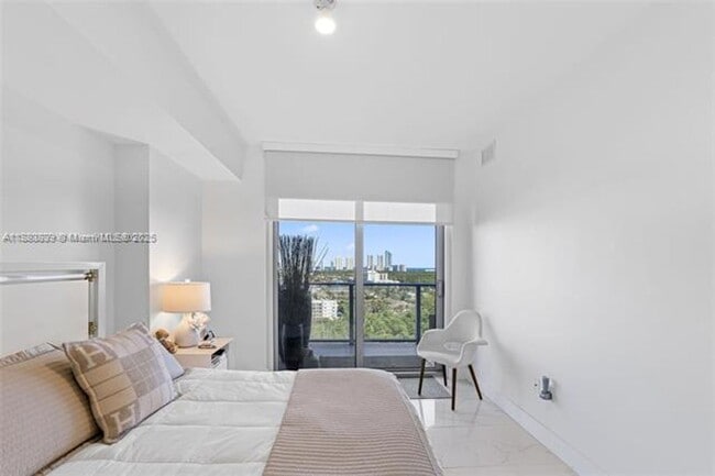 Building Photo - 16385 Biscayne Blvd