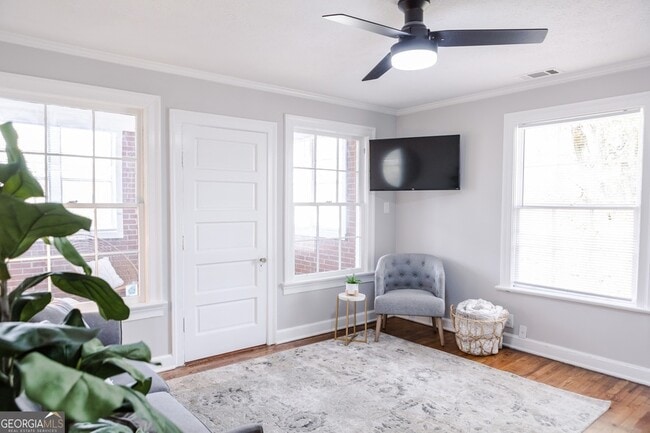 Building Photo - 111 E Screven St