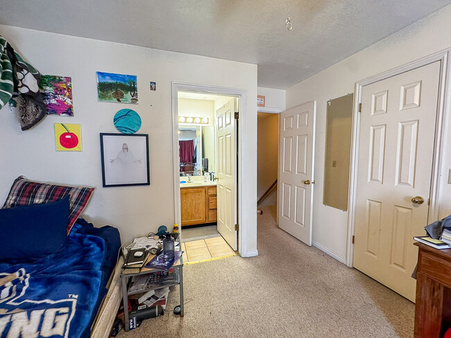 Building Photo - 565 N 300 E