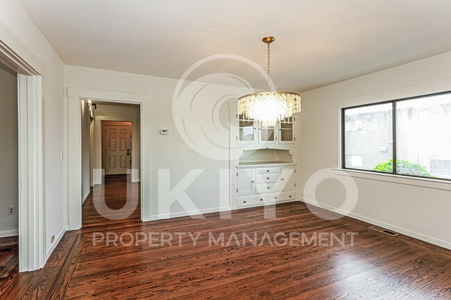 Building Photo - 891 57th St