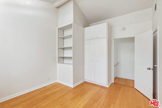 Building Photo - 832 15th St