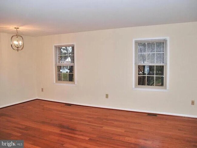 Building Photo - 9 Midline Rd