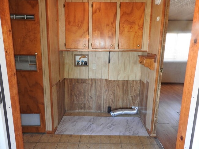 Building Photo - Corner Lot