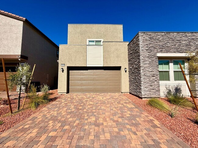 Building Photo - 4 BED 3.5 BATH 2 CAR GARAGE HOME w/ LOFT, ...
