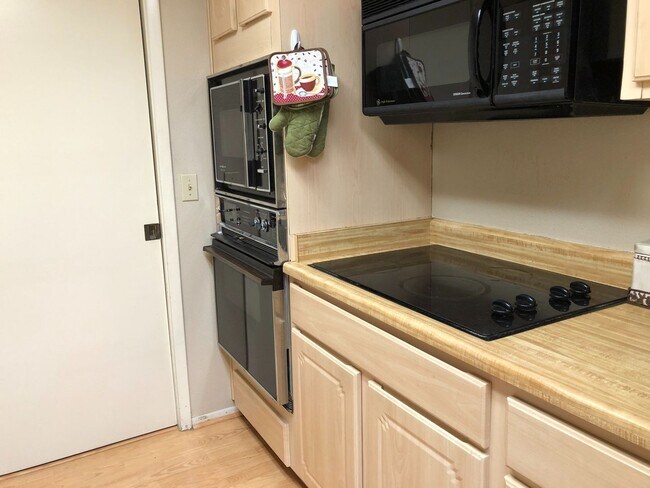 Building Photo - Come enjoy or community in the summer. Perfect home to enjoy Leisure World a 45+ Active Adult Res...