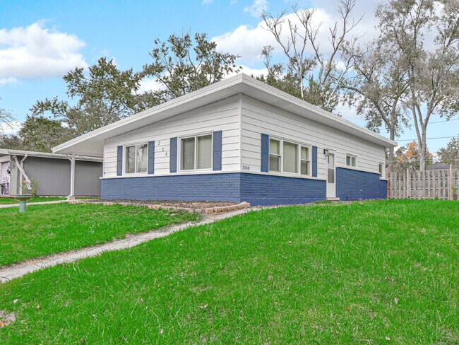 Primary Photo - 304 Seneca St