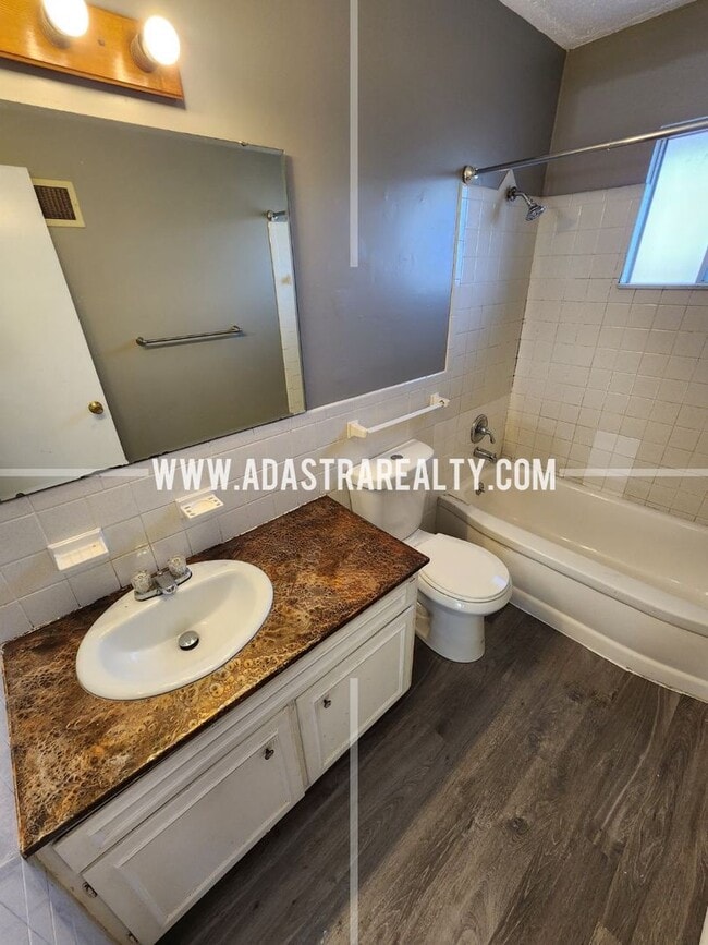 Building Photo - Awesome 2 Bedroom Duplex in Overland Park-Coming SOON!!