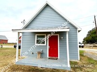 Building Photo - AVAILABLE NOW! 1 Bedroom / 1 Bath Lodge w/...