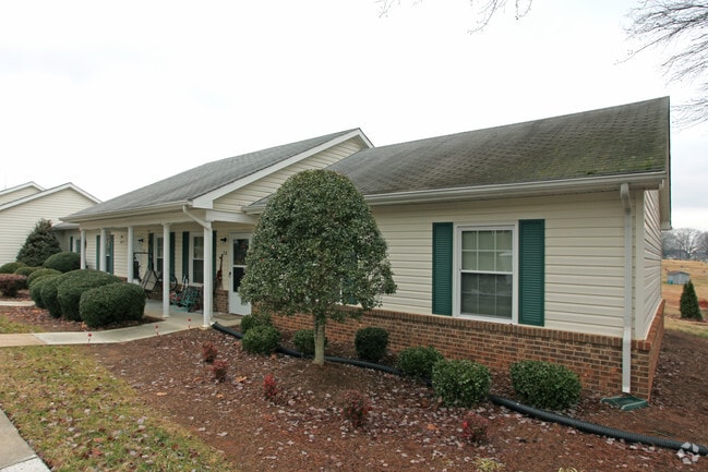 Primary Photo - Crest Knolls
