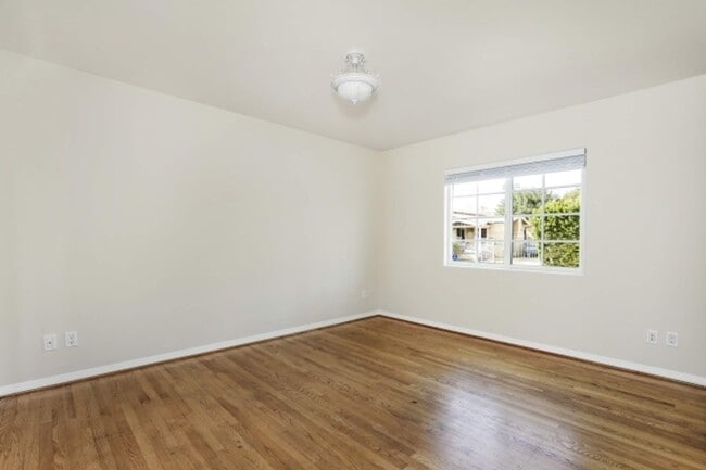 Building Photo - 4356 Kingswell Ave