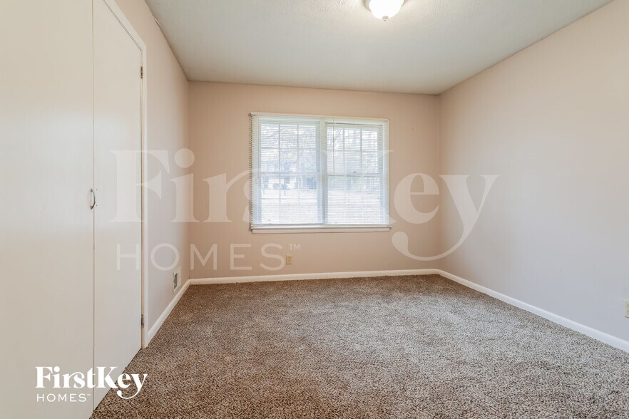 Building Photo - 1314 White Oak Ct SE