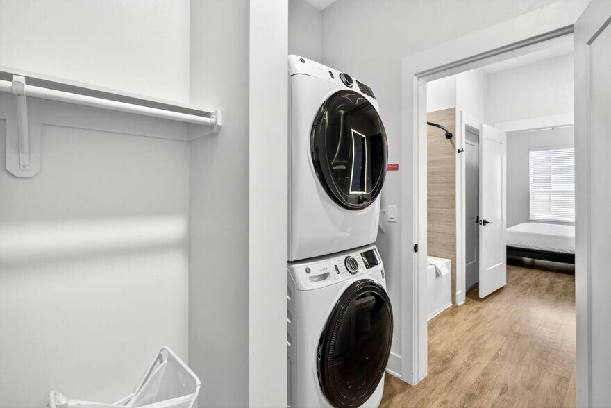 Building Photo - 1001 N Himes Ave