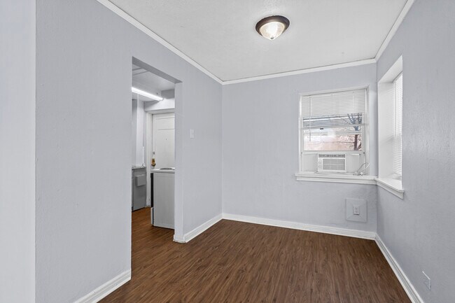 Building Photo - 307 W Morton St