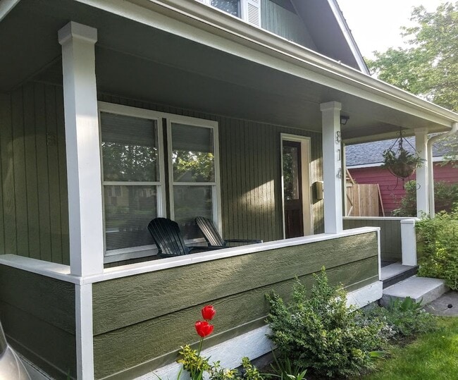 Building Photo - Downtown CDA Home!