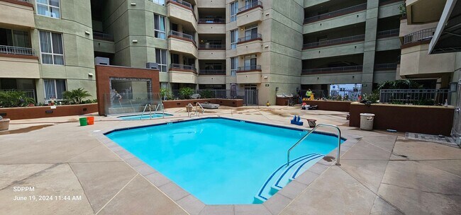 Building Photo - DOWNTOWN SAN DIEGO - LITTLE ITALY Nice 2 Bedroom 2 Bath Condo in Piazza Palermo. AVAILABLE NOW!