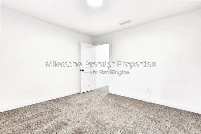 Building Photo - 319 E Hull St