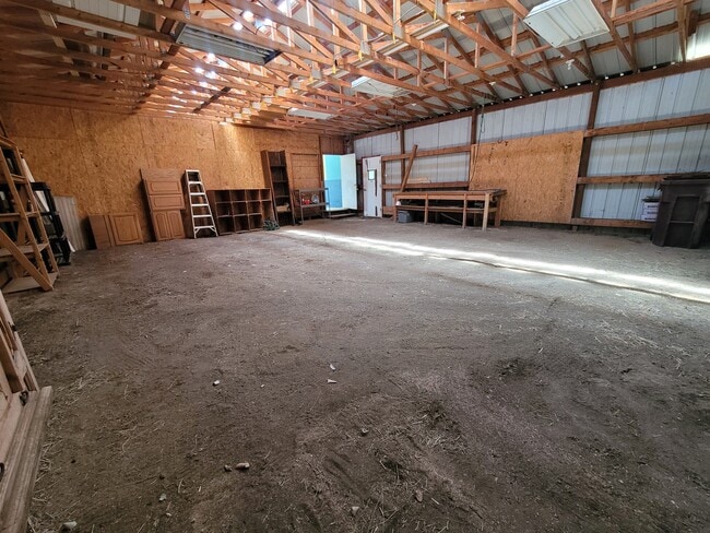 Building Photo - 11665 Blaney Rd S