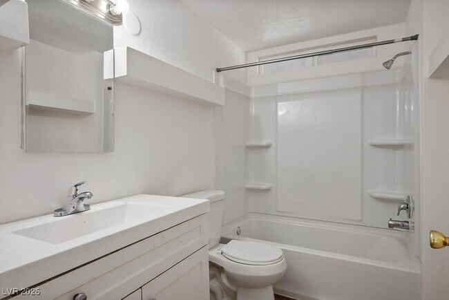 Building Photo - 2879 Green Tree Ave