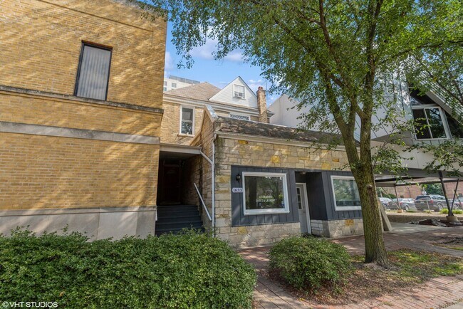Primary Photo - 1633 Oak Ave