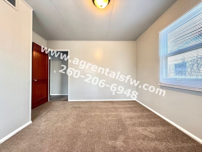 Building Photo - 3 Bedroom House