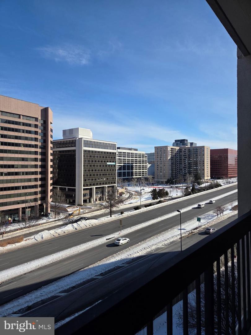 Building Photo - 1211 S Eads St