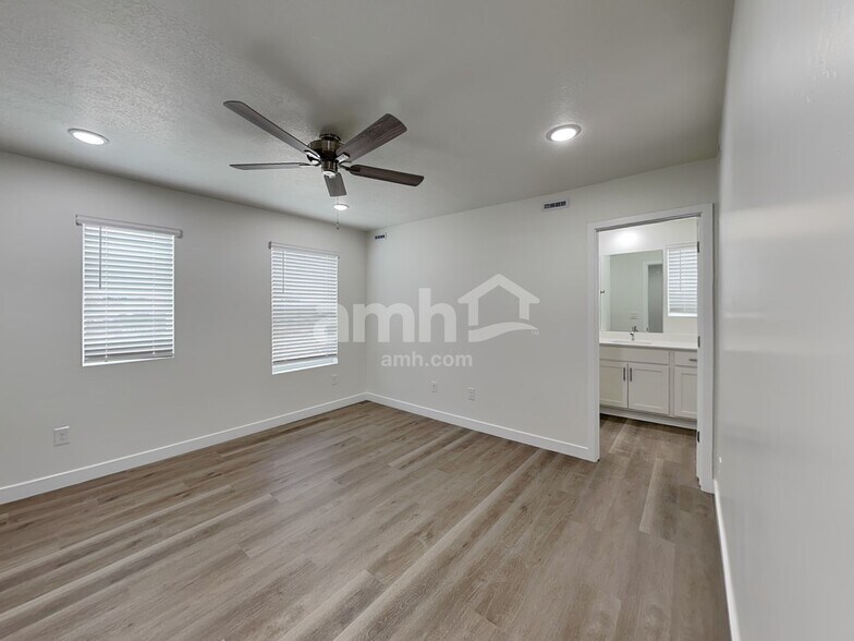 Building Photo - 1268 W Mahogany St