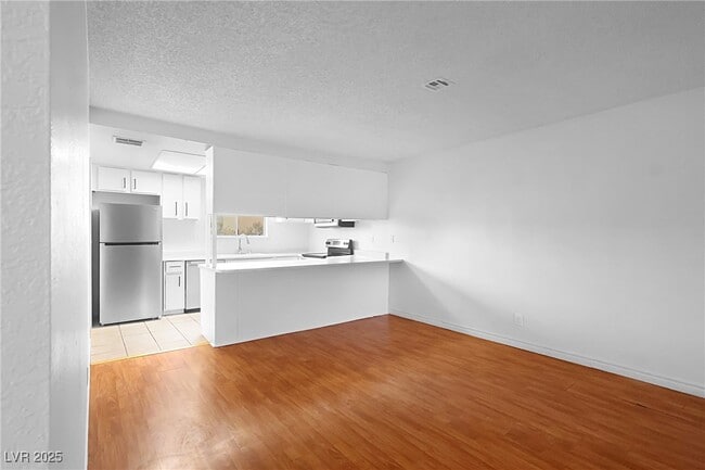 Building Photo - 4768 W Sand Creek Ave