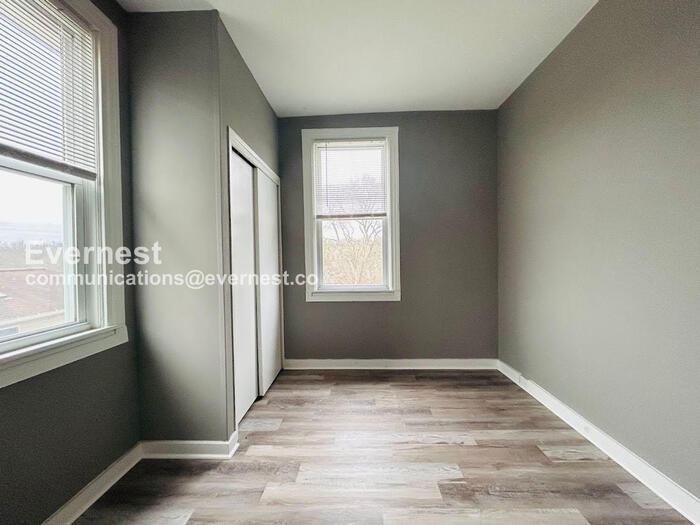 Building Photo - 763 Shaw Ave