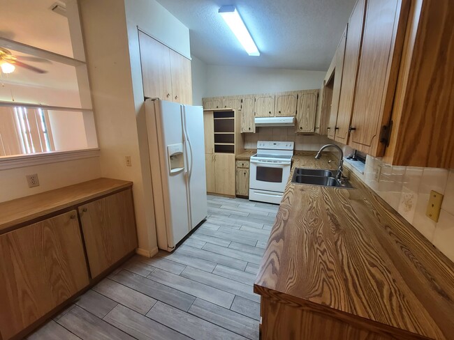 Building Photo - 510 Bahia Dr
